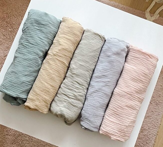 kiddoo-musliin-voodilina-kummiga roosa hall beez ookean